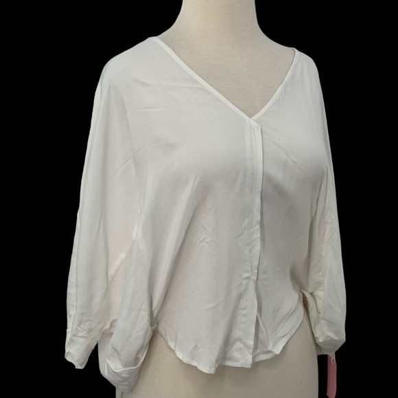NWT Forever 21 Contemporary 3/4 Sleeve Flowy Pullover V-Neck Top White Size XS - Picture 2 of 7